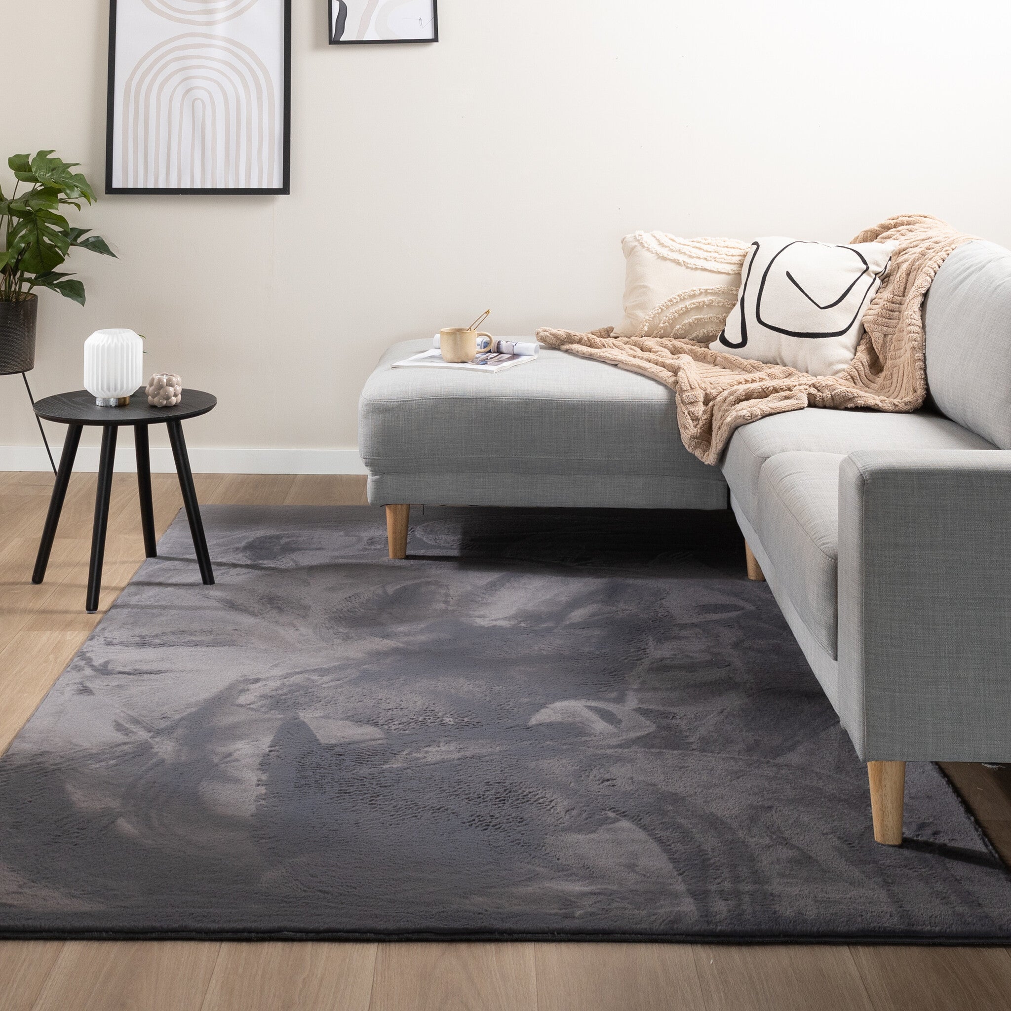 soft-low-pile-rug-cozy-anthracite-volero